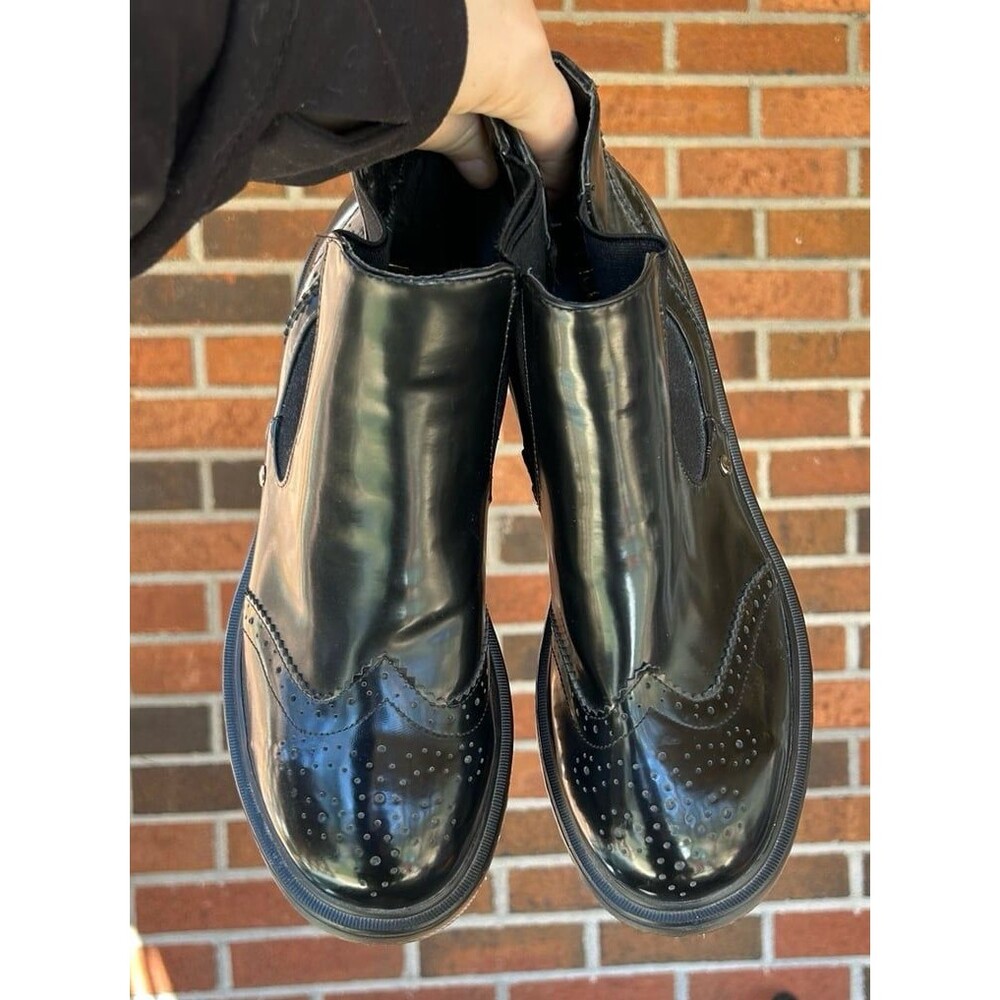 Boots - Picture 2 of 5